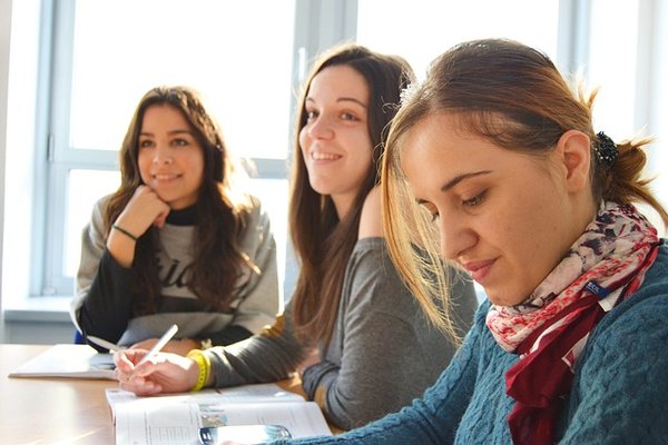 Quels sont les avantages de recruter un stagiaire au sein de son entreprise ?