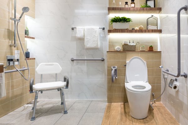 Comment aménager une salle de bains tout confort pour les seniors ?